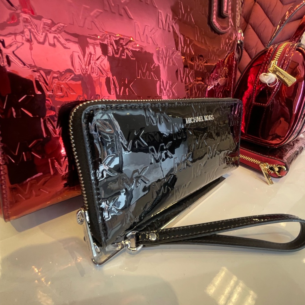 MICHAEL KORS Jet Set Larg Patent Logo Debossed Continental Wallet Wristlet Phone - Picture 15 of 16